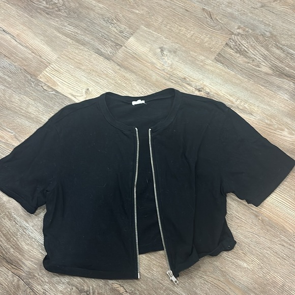 Black Garage zip-up cropped tee - Picture 2 of 4
